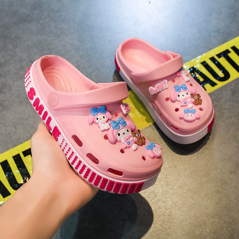 Детская обувь «крокодил» для девочек, летние новые стильные противоскользящие детские тапочки Kuromi среднего и большого размера для девочек, модная верхняя одежда, пляжная обувь