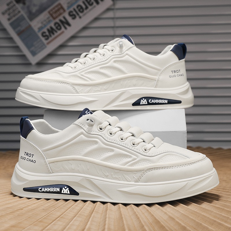 Zapatos de hombre primavera zapatos de skate de cuero estudiantes zapatos bajos de fondo plano zapatos de marea blanca pequeños zapatos casuales de hombre cuatro temporadas 2025