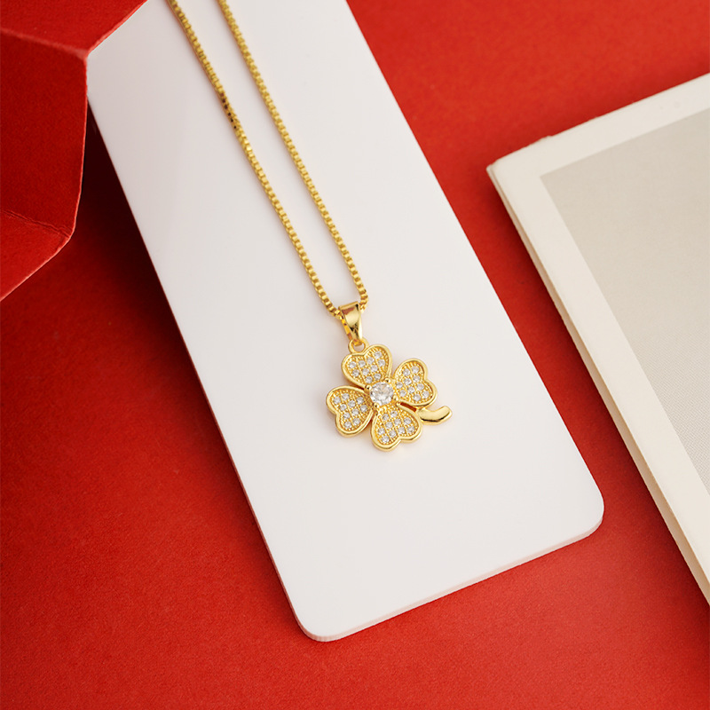 Arena Jinhao con incrustaciones de trébol colgante sin cadena chapado en oro joyas chicas Xiaoqing aire fresco colgante diamante incrustado Flor al por mayor