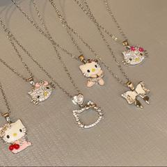 新しいKittyネックレスは甘くて可愛いです。ペンダントは高級感があります。