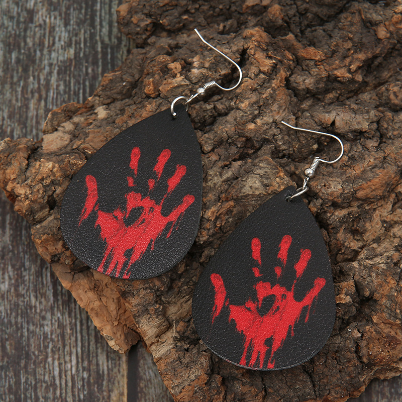 Pendientes De Cuero De Impresión A Doble Cara Con Manchas De Sangre De Palma De Halloween Al Por Mayor Nihaojewelry display picture 6