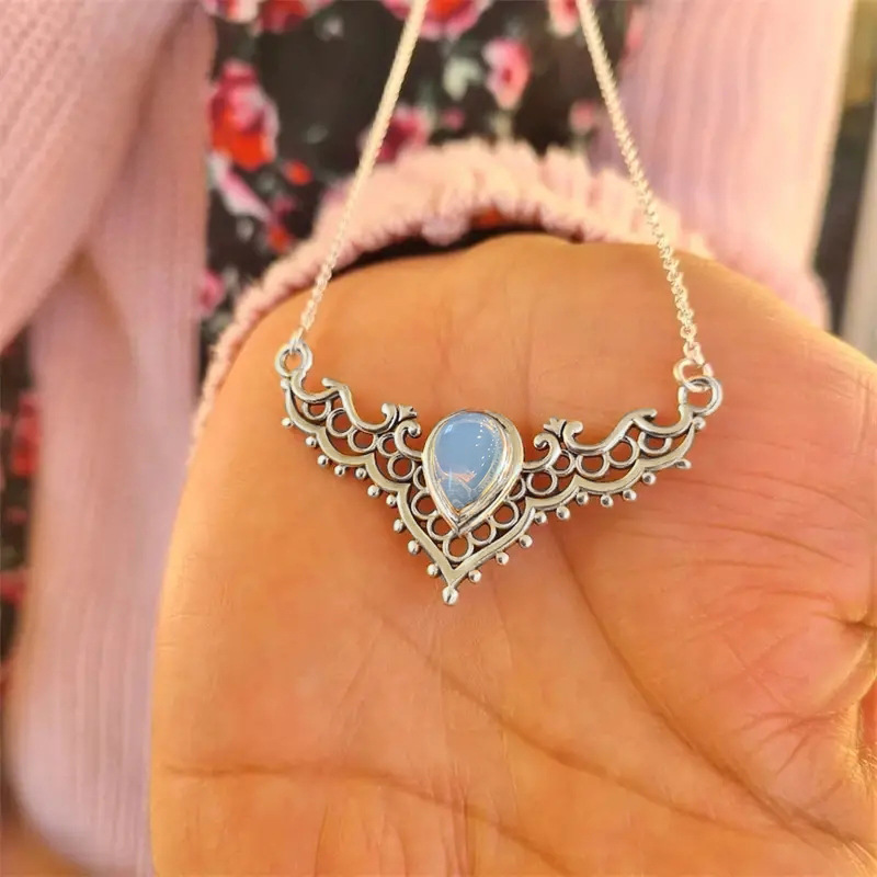 Cao Shi's exquisite and fashionable hollow jewelry, antler inlaid   moonstone necklace, princess high end necklace_voghion.com