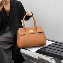 �¿��������Ƥ����K����r��ͨ��Ů���^��ţƤ�μ���߼��а���