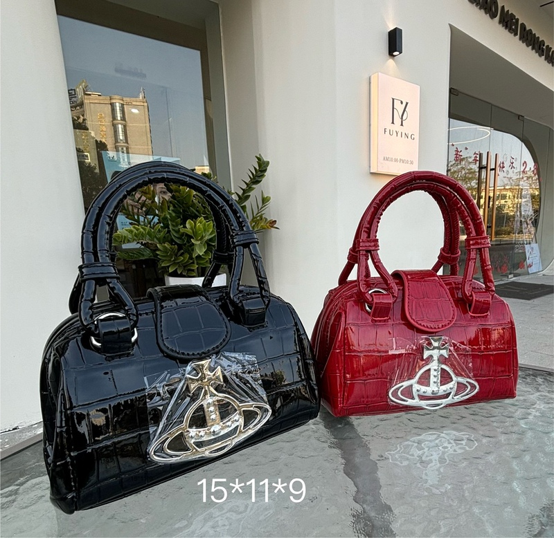 High Version Empress Dowager Saturn Hand Chain Mini Crossbody Bag Crocodile Pattern Patent Leather Clip Bag Vintage Small Waste Bag