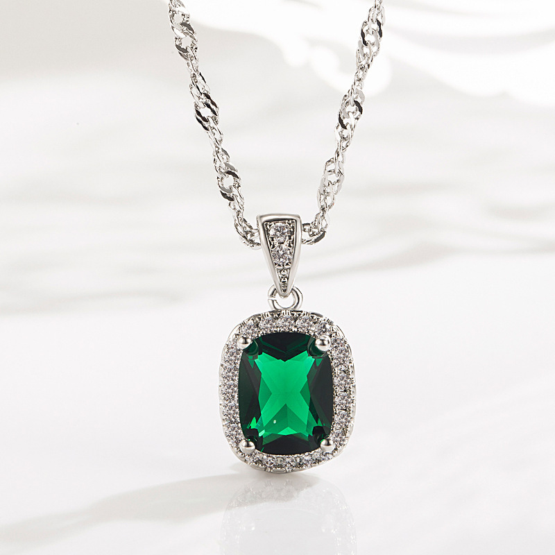 Collier X98 avec pendentif diamant vert carré [Chaîne maille ondulée]