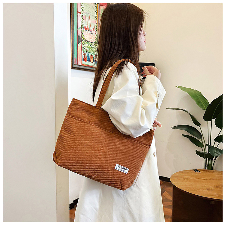 The fashionable and retro bucket bag for women, the new large-capacity versatile crossbody bag for women, and the trendy and elegant tote bag for women are selling well undefined