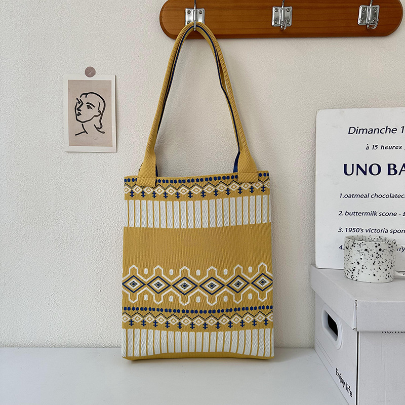 Geometric diamond yellow