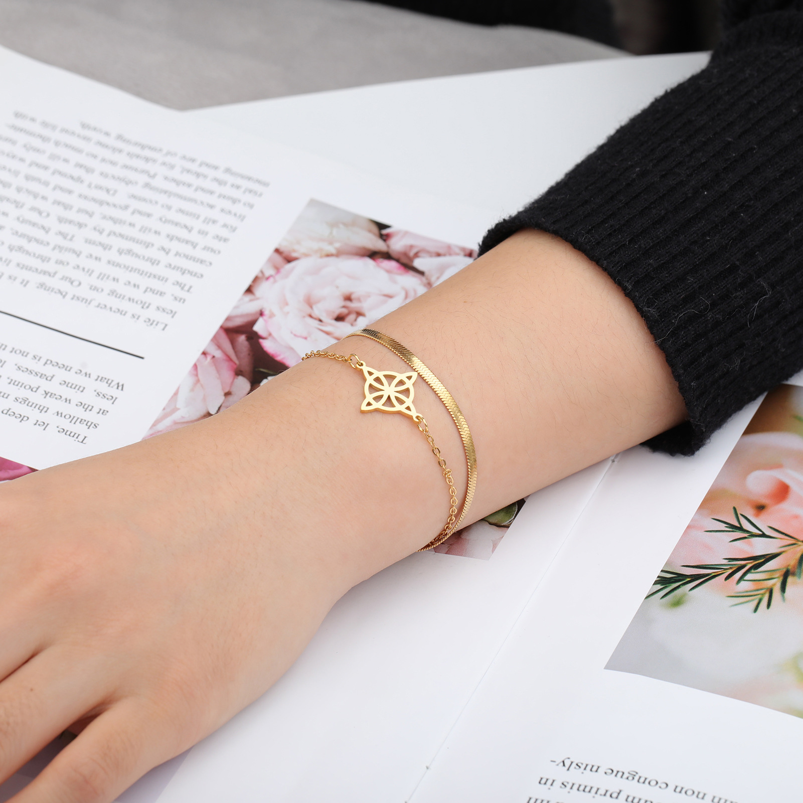 8g Weight Bracelets Classification 304 Stainless Steel Chain Material 1 Piece Quantity Holiday, Daily Occasion 304 Stainless Steel Material Witches Knot Pattern Women's Gender Plating Design Simple Style, Classic Style Style Simple Style Classic Style Witches Knot 304 Stainless Steel Bracelets In Bulk 10