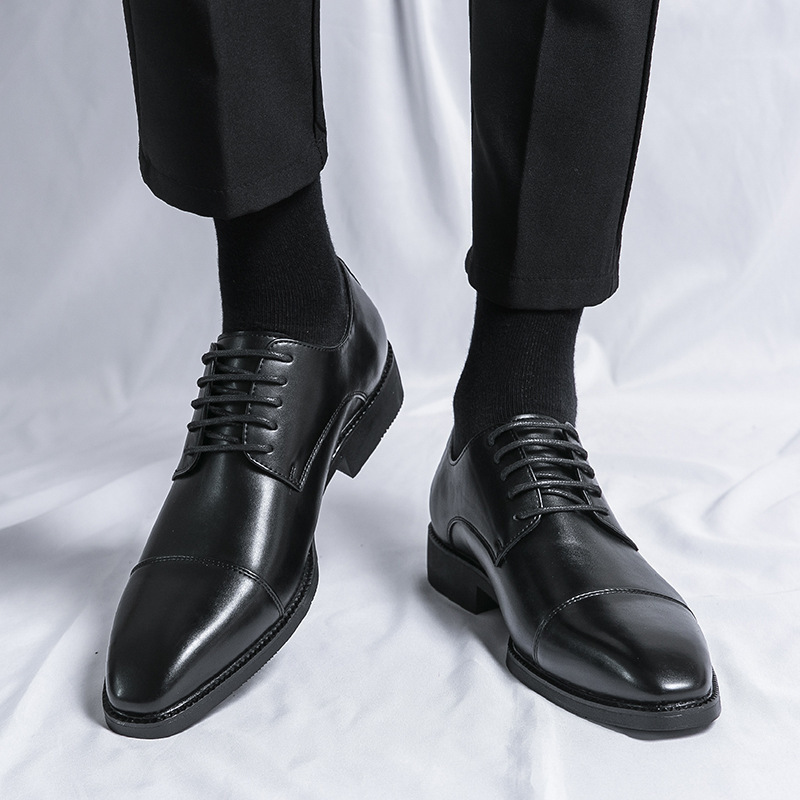 Zapatos de hombre de tamaño grande transfronterizo 2025 primavera y otoño zapatos de cuero de negocios para hombres de tamaño 48 zapatos casuales británicos puntiagudos para novio y padrino