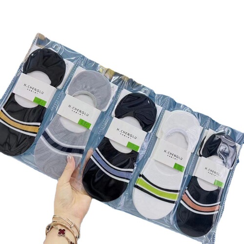 Spring and summer new style cute cartoon invisible socks for men and women, pure color with silicone boat socks, sports right-angle shallow socks
