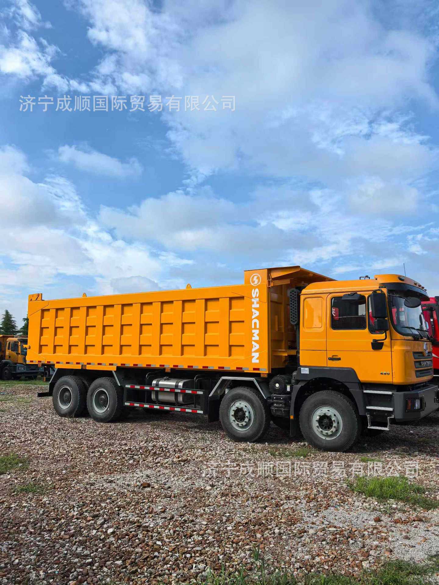 Shaanxi DeLong F3000 8x4 heavy-duty dump truck, used for engineering and construction waste transportation, and mining operations; export model