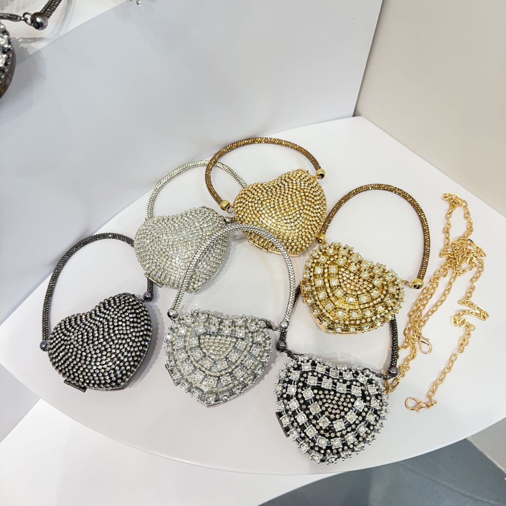 240g Weight Magnetic Buckle Closure Type Single Shoulder Strap Strap Type Shoulder Bag Bags Type Party Occasion Acrylic Material Women's Backpack Backpack Heart Shape Pattern All Seasons Season Women's Gender Elegant Style Heart-shaped Shape Arylic Heart Shape Heart-shaped Evening Bags 2