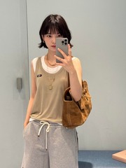mm23 春夏新作フェイクツーピースコントラストカラー装飾文字ロゴラベルノースリーブベストカジュアルファッション多用途