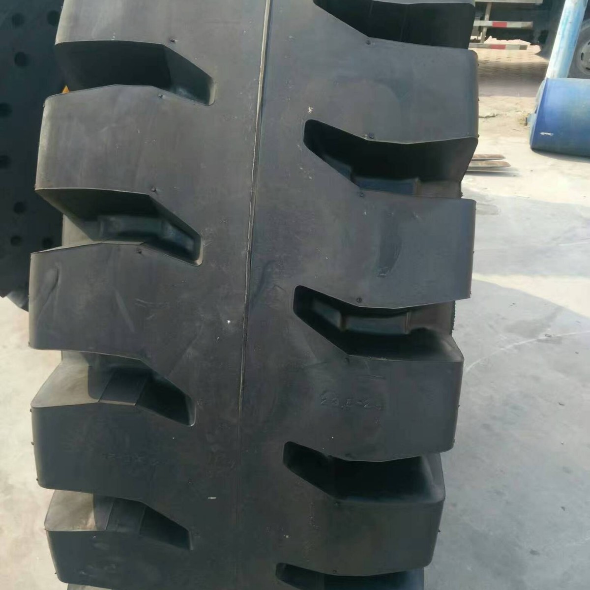 厂家现货供应1200-24集装箱堆高机轮胎工程机械轮胎12.00-24轮胎