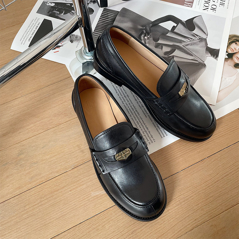 手で色を塗る金貨の楽福靴の女性の英倫の小さい革靴のデザイン感の小さい大衆の復古の太さと明るい皮の丸い靴