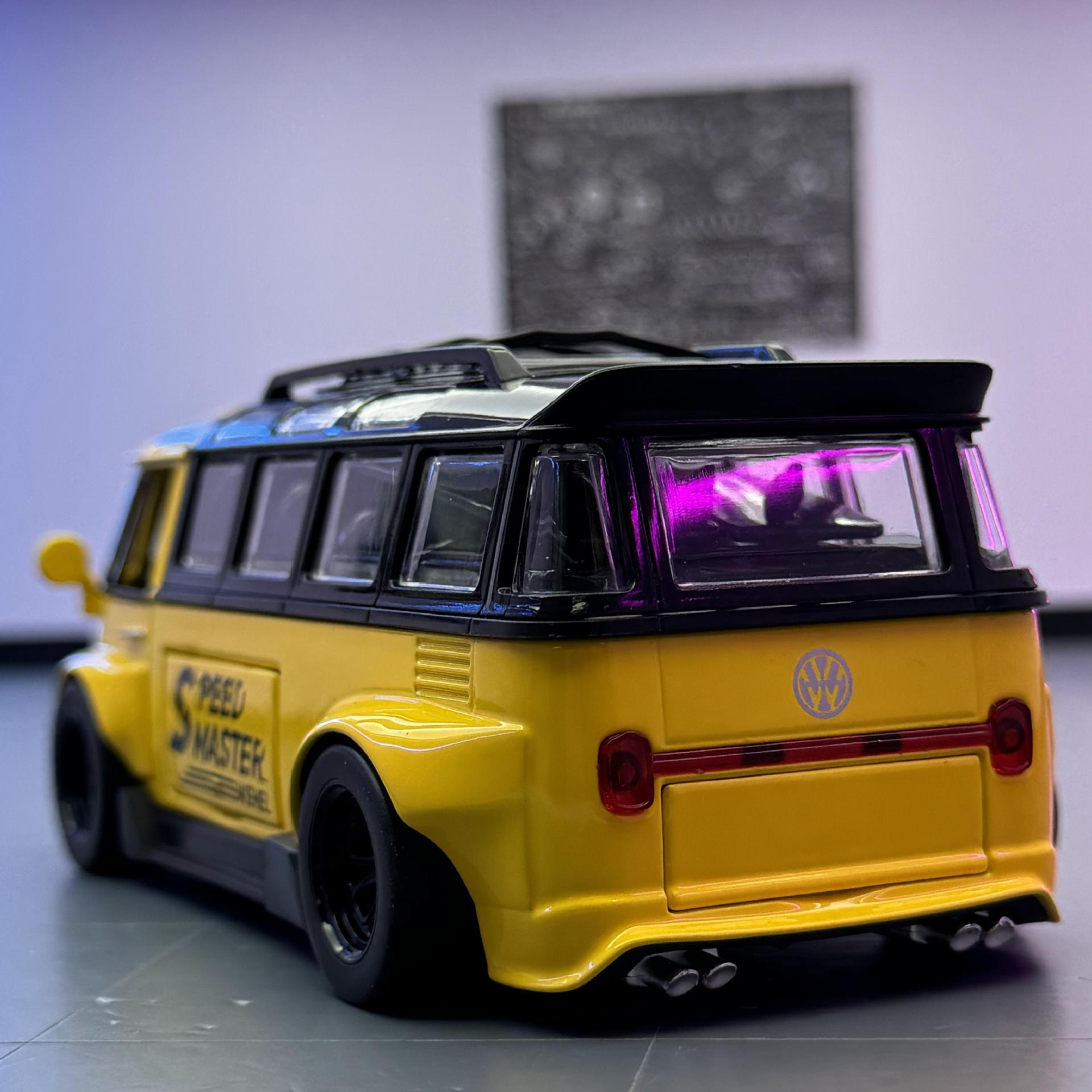 Zhongyuan nuevo modelo de coche de aleación 1:32 Volkswagen Bus T1 coche con sonido y luz atrás coche de juguete modelo musical decoración