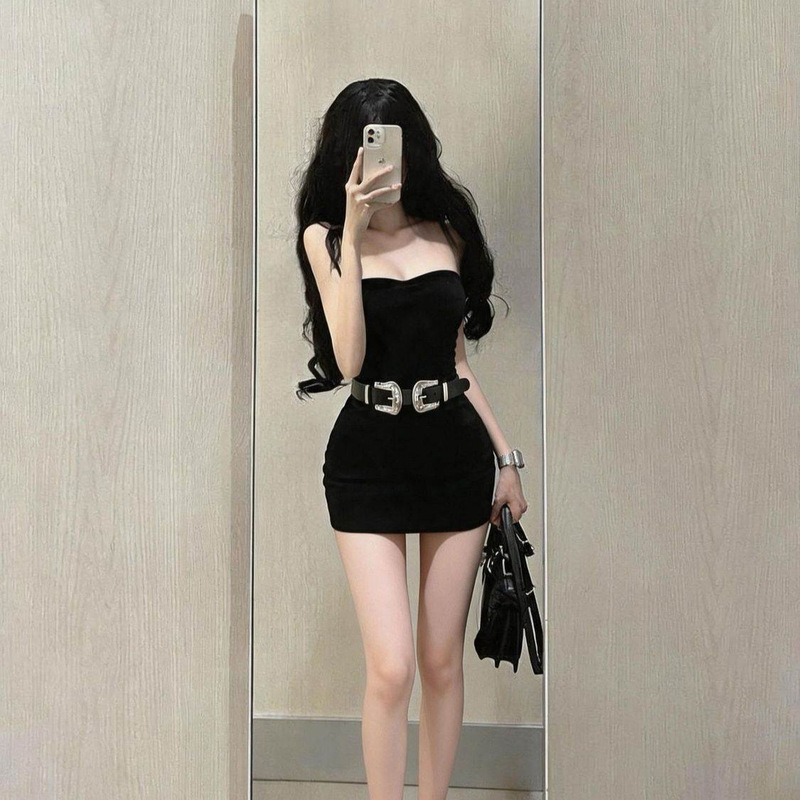 Black pure-desire style hot girl strapless dress, new summer model for petite figures, tight-fitting with a cinched waist and belt, bodycon mini skirt Black pure-desire style hot girl strapless dress, new summer model for petite figures, tight-fitting with a cinched waist and belt, bodycon mini skirt