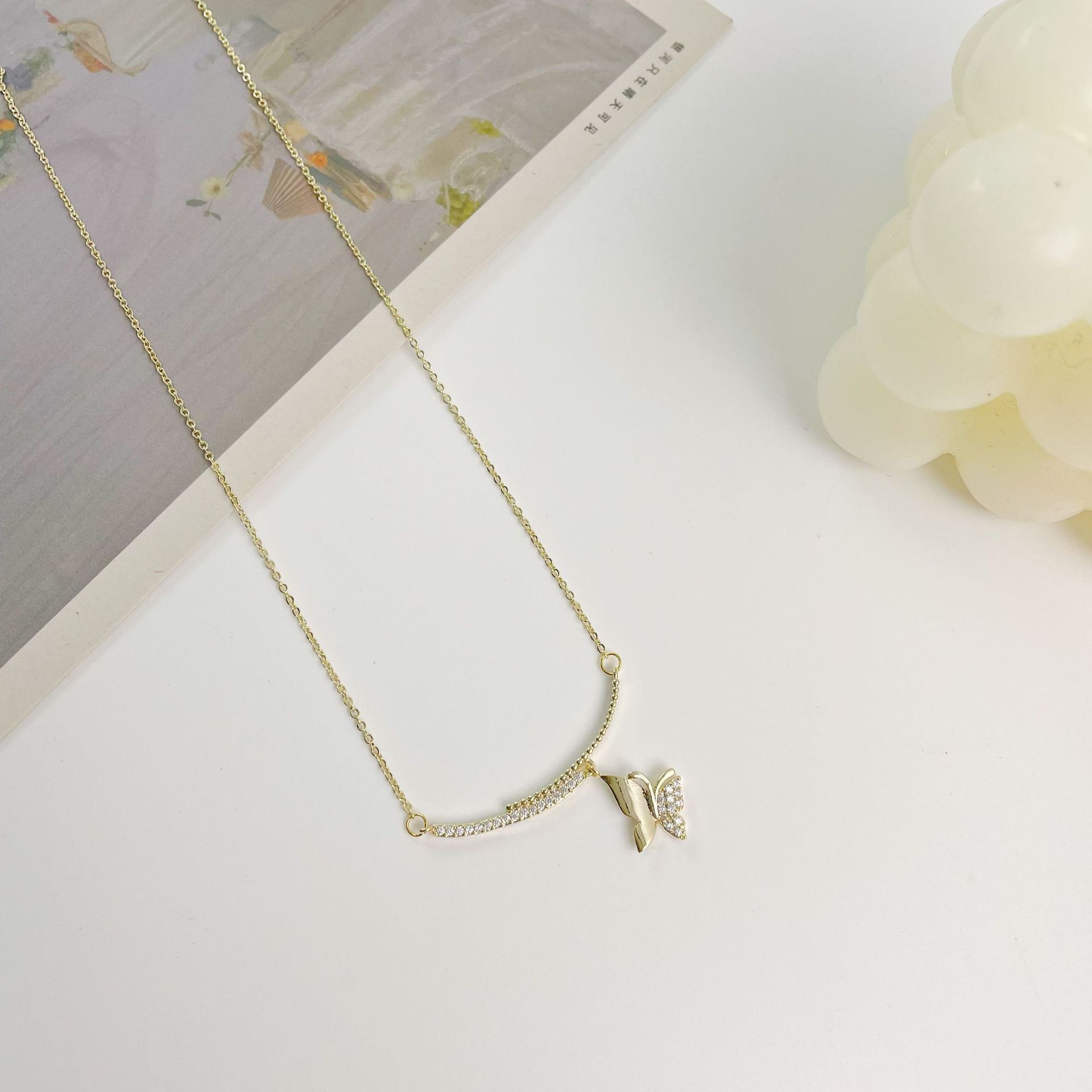 Fashion Round Rainbow Heart Shape Alloy Copper Plating Inlay Rhinestones Opal Shell Pendant Necklace