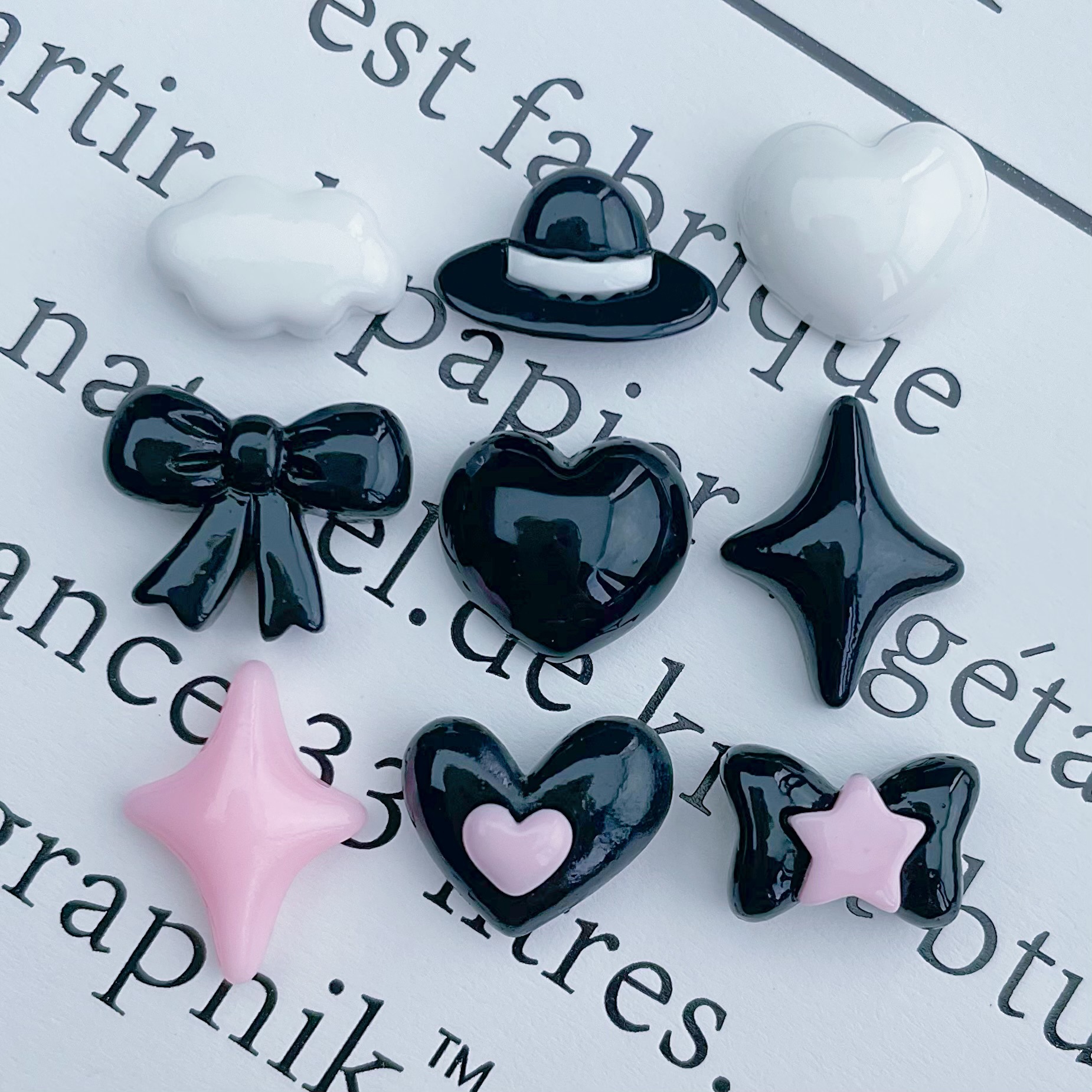 Negro Rosa Pajarita amor corazón estrella de cuatro esquinas superficie brillante accesorios de resina Mini tamaño pequeño pegamento de crema pendientes de uñas accesorios Nuevo
