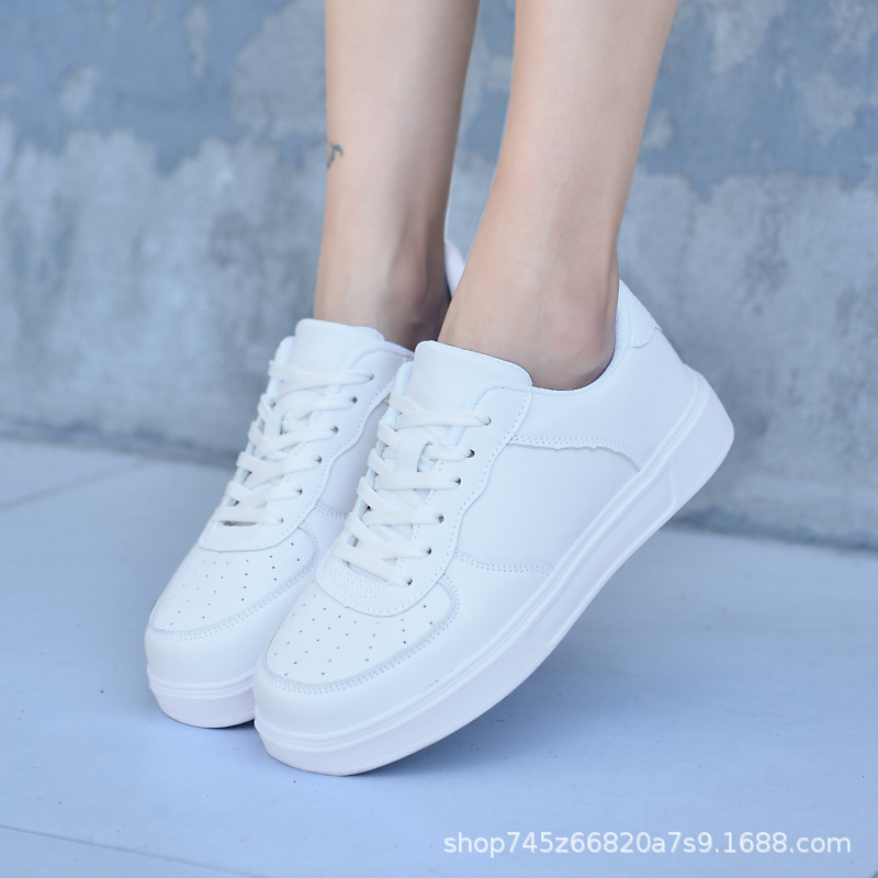 Zapatos blancos de las mujeres al por mayor de moda de cuero de moda impermeable transpirable zapatos casuales de fondo suave estudiante zapatillas