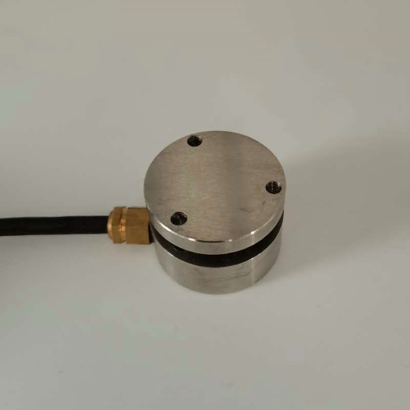 ����΢�͸�Ӧ��������ѹ�����ش�����΢��Ĥ�г��ش�����