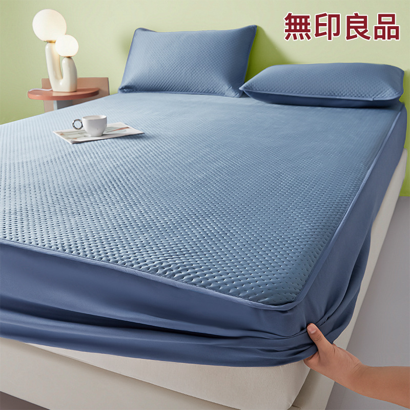 2025 nueva ropa de cama de una sola pieza 2025 nueva funda protectora de colchón de seda de hielo juego de tres piezas de funda de cama fresca de verano