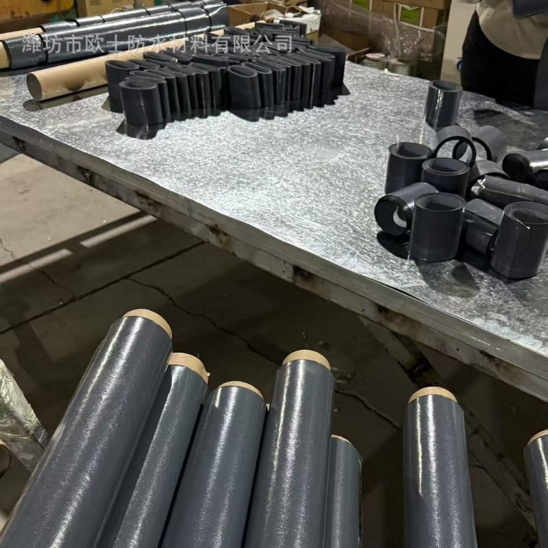 カラースチールタイル自己粘着防水ロール屋根改修ロール材漏れ防止高粘度材料でひび割れや水漏れを補修します。|undefined