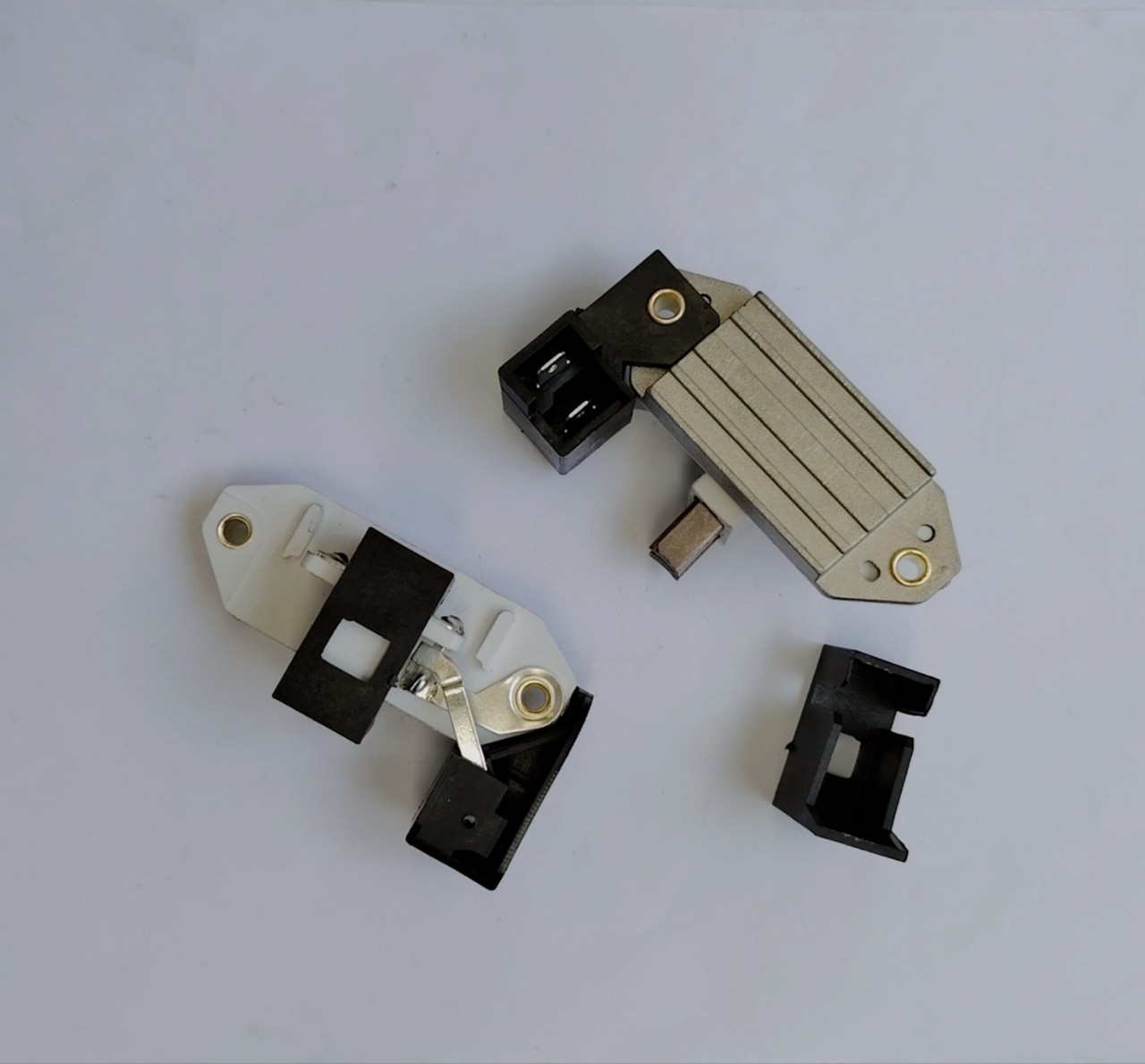Ix110-12V/Ix111-24V Model Electronic Regulator Car Electronic Regulator
