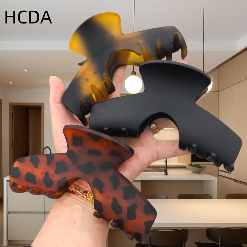 Light Luxury Sweet High-End Hair Clip for the Back of the Head, Large Hollow-Out Hair Claw Clip for Thick Hair, Automotive Cultural Product