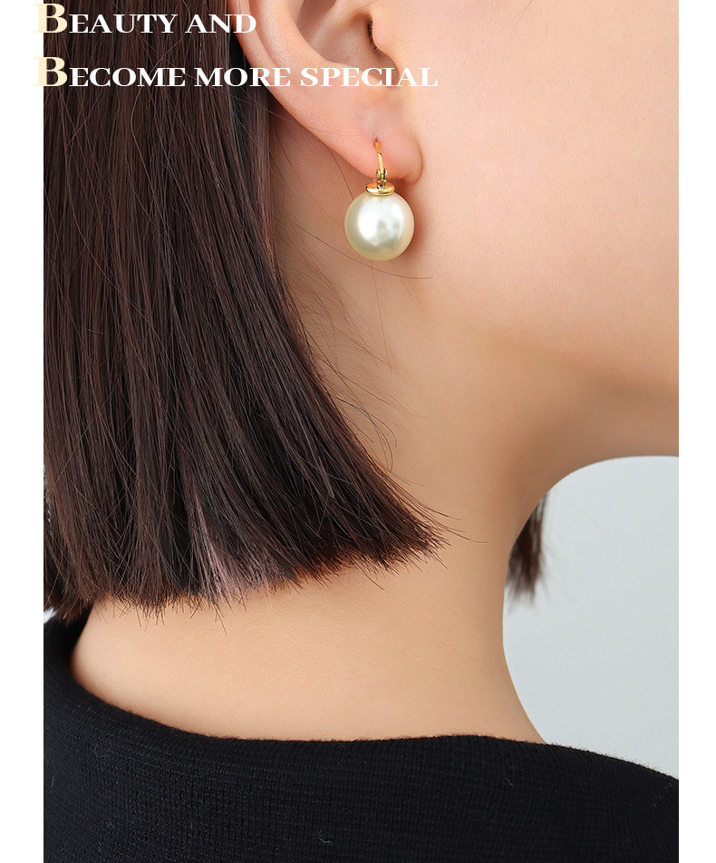 Simple Geometric Pearl Titanium Steel Ear Jewelry display picture 3