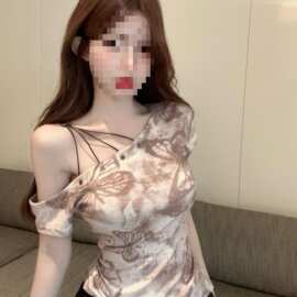 美式扎染斜肩短袖t恤女夏季纯欲甜辣妹一字肩露肩小上衣独特绝美