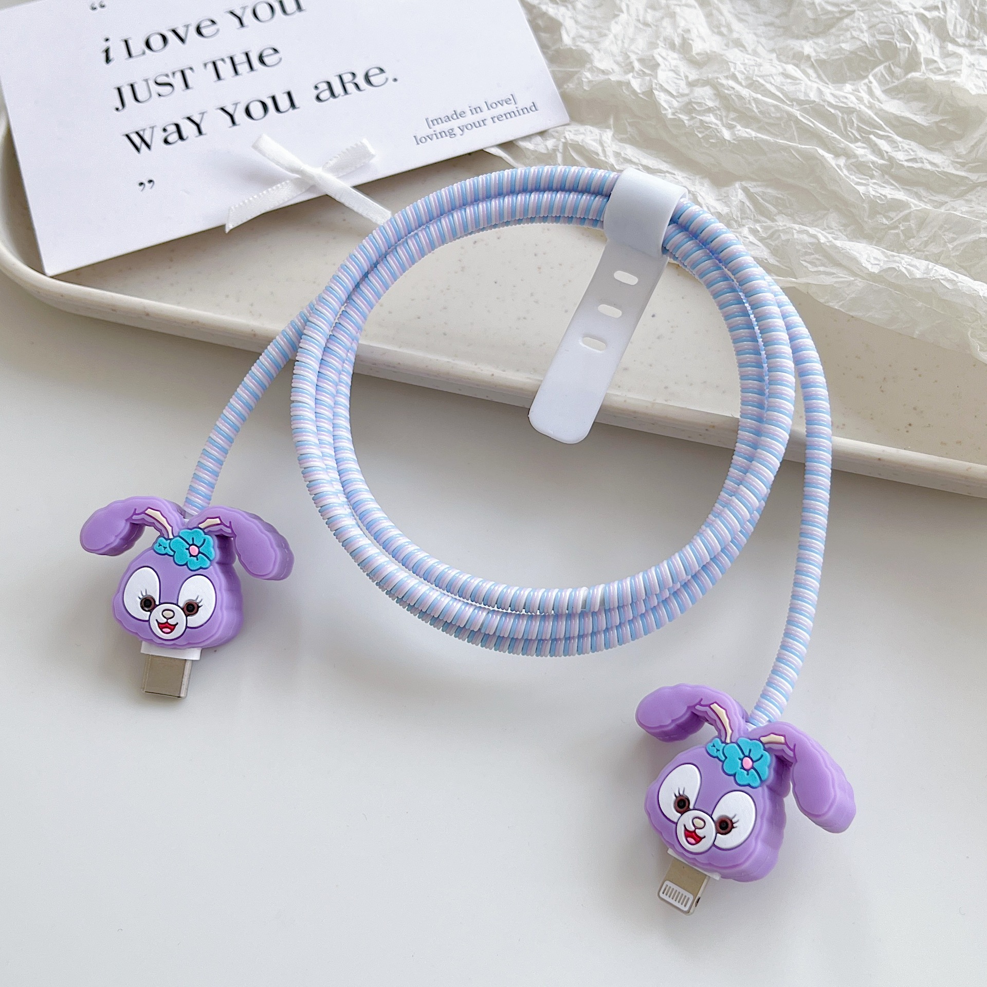 Amazon cartoon cable de datos cubierta adecuada para Apple Android cable de datos de carga rápida cuatro piezas en stock al por mayor