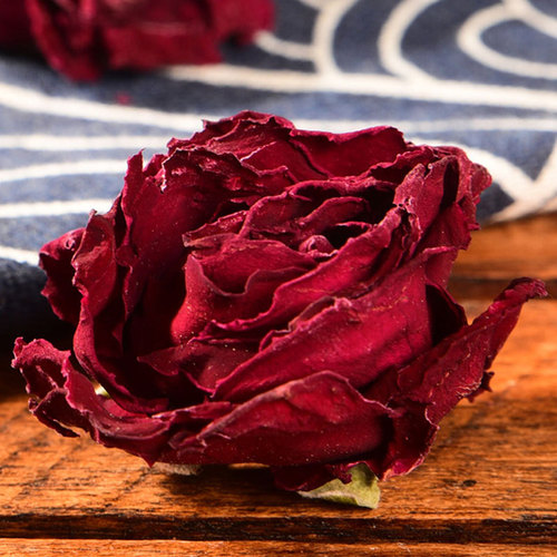 50g/bottle Yunnan Hei Hong Rose Flower Tea, rich aroma, edible flower tea, Yunnan Dian Hong Rose with golden edge petals