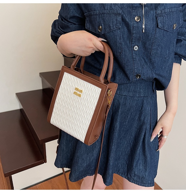 This year, the "Small Bag Women 2025" new trendy summer fashion, versatile and niche design hand-held shoulder crossbody bag is in vogue undefined