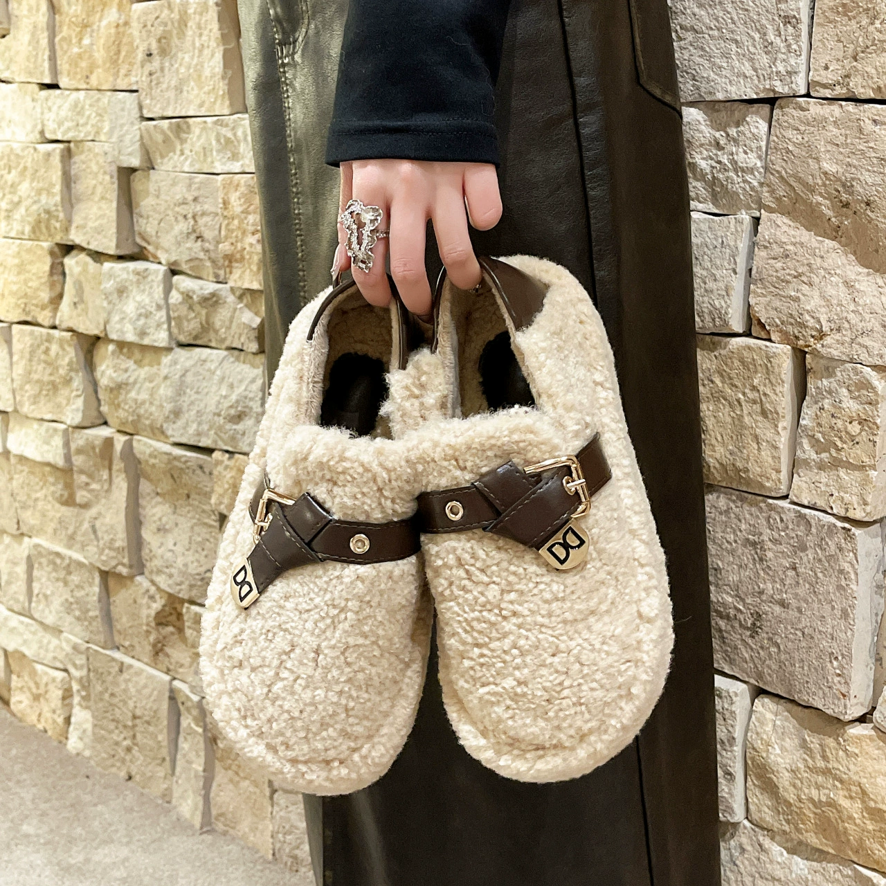 Новая сетка красная толстая подошва, шерстяные тапочки, женские наружные носки 2024 осенью и зимой, утолщенные хлопчатобумажные тапочки