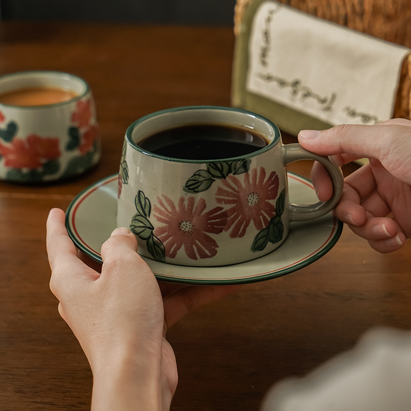Taza de cerámica vintage para latte art, taza y platillo de cerámica rústica simple para té de la tarde o café con diseño floral.