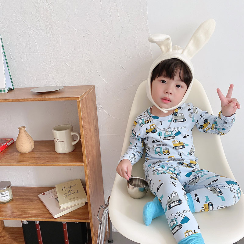뼈없는 라이트 블루 자동차