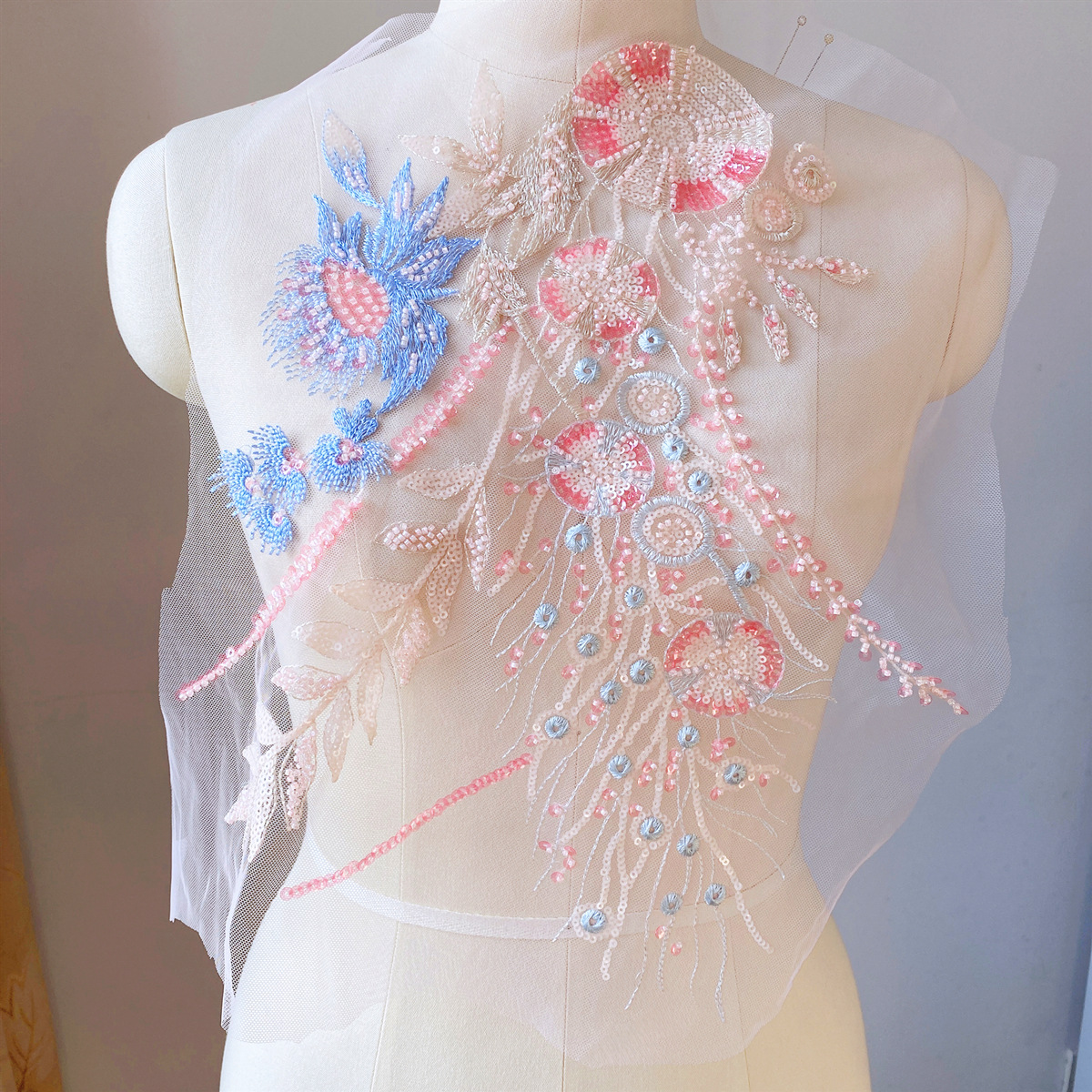 常熟润发服饰 跨境电商专售 彩色亮片钉珠花朵蕾丝晚礼服婚纱diy