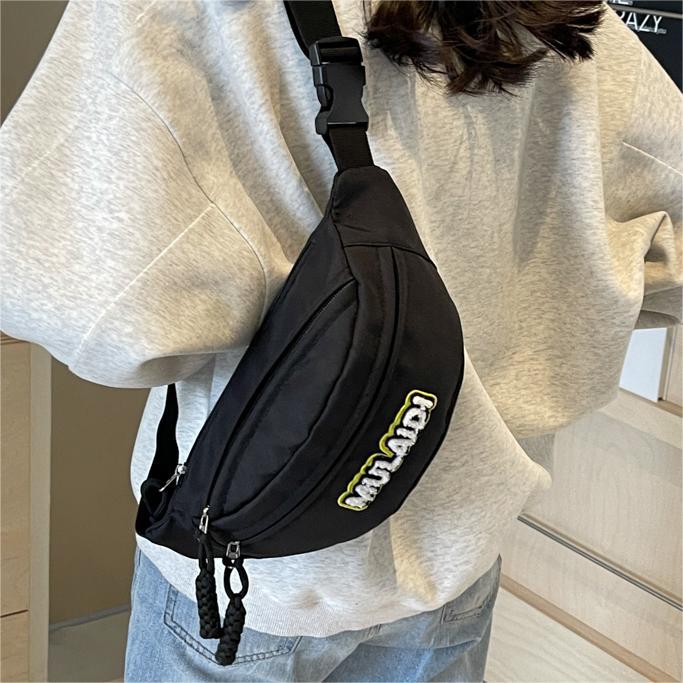 Bolso de verano para mujeres 2024 nueva moda versátil bolso de pecho casual nicho deportivo fresco bolso de hombro único