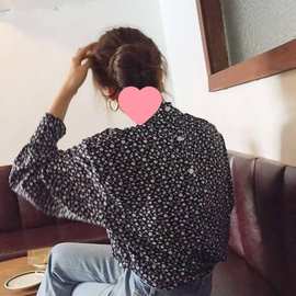 韩国ins秋冬复古气质高领后背纽扣碎花长袖衬衫女显瘦打底衬衣潮