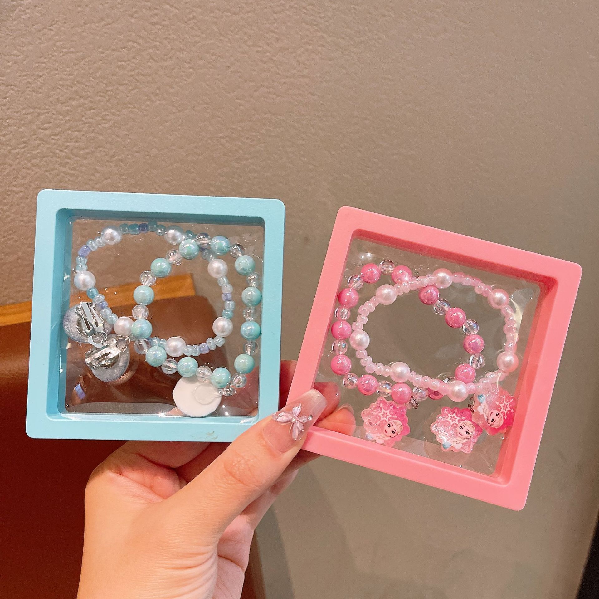 Pulseras de niños lindas super lindas anillos de niña niña niña de dibujos animados clipes de orejas hermosos juegos de joyas de niña al por mayor
