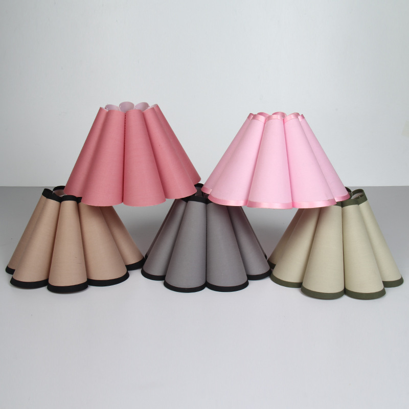 KD ciruela tela pantalla dormitorio lámpara de noche plisada tela KD pantalla en forma de ciruela multicolor candelabro Shell