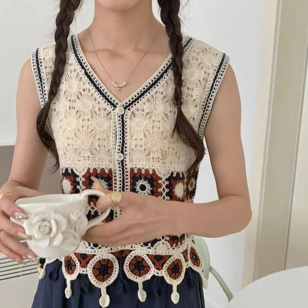 Small fragrant crochet pattern hollow loose contrasting color vest retro ethnic style knitted vest for women summer new style layering trend