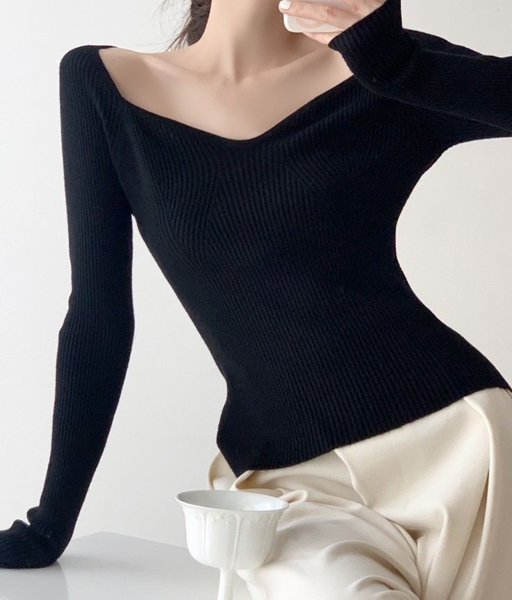 花弁襟秋冬ニット一字肩の弧の大きな襟元に気をつけて、鎖骨を露出させて痩せています。