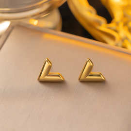 v简约字母耳钉女生不掉色不过敏时尚轻奢小巧养耳洞耳饰钛钢饰品