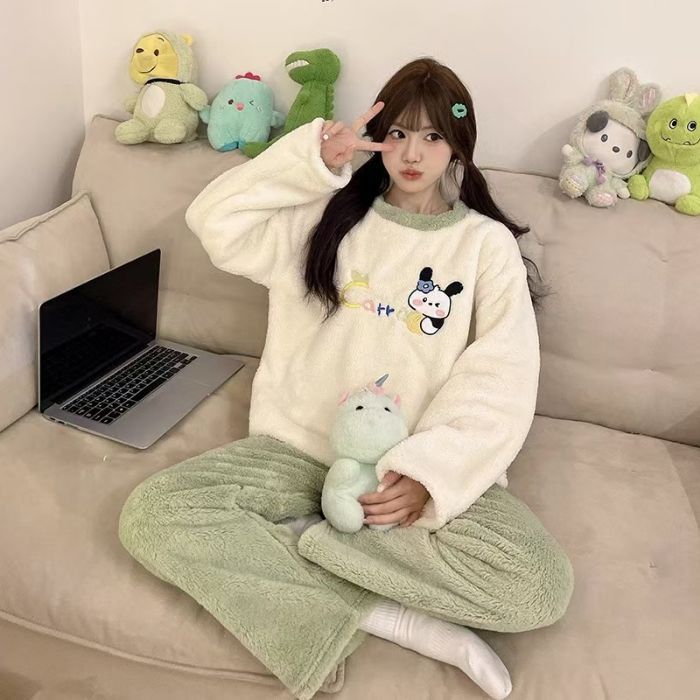 Transfronteriza mayorista otoño invierno pijama franela espesa mujer dulce dibujos animados casuales mangas largas chaqueta explosiva ropa para el hogar