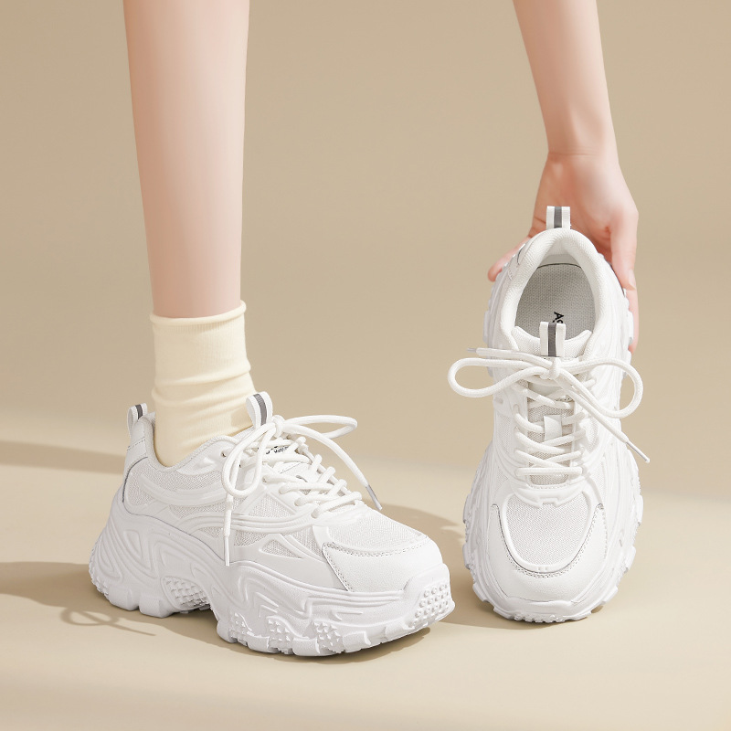 Augu Shi Deng zapatos de papá y mujer 2025 nuevo invierno mallas casuales pequeñas zapatillas deportivas blancas con suela gruesa ligera para mostrar pies pequeños