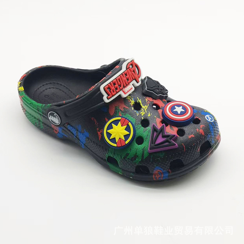 Zapatos para niños agujeros zapatos de los Vengadores agujeros zapatos zapatillas antideslizantes zapatillas frías fábrica mayorista