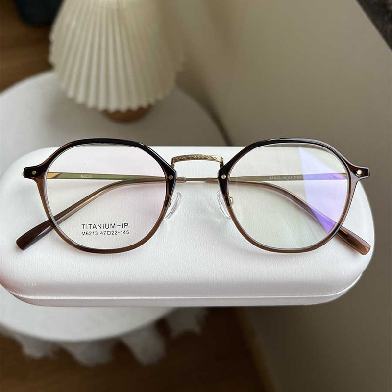 Fashionable Brown Small Frame Prescription Glasses for Women with Small Faces, High Prescription, Thin and Ultra-Light Titanium Temples, Xiaohongshu Fashionable Brown Small Frame Prescription Glasses for Women with Small Faces, High Prescription, Thin and Ultra-Light Titanium Temples, Xiaohongshu
