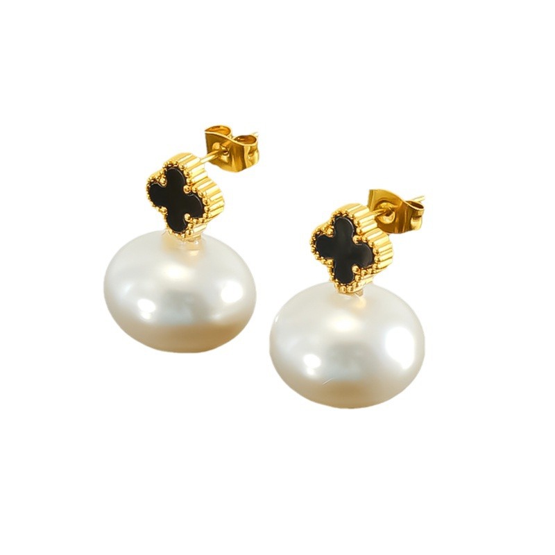 Amazon nuevo trébol de cuatro hojas pendientes luz moda de lujo simple elegante perla pendientes de acero de titanio en stock al por mayor